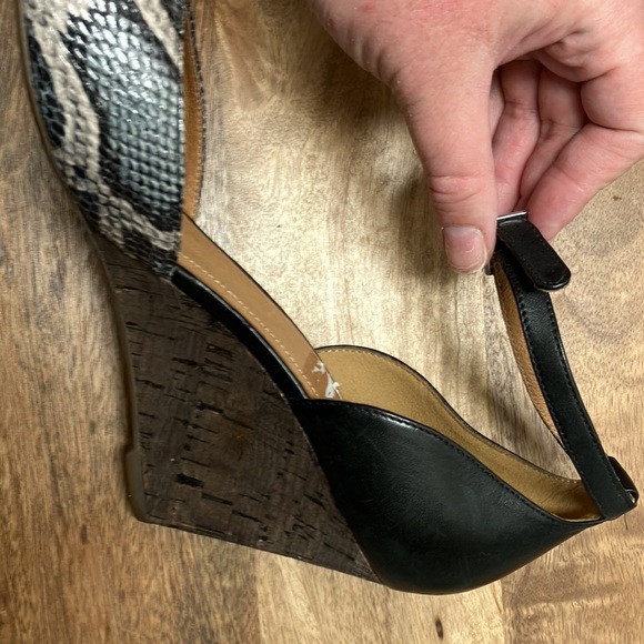 Clark’s Artisan Snakeskin Animal Print Wedges - Picture 3 of 16